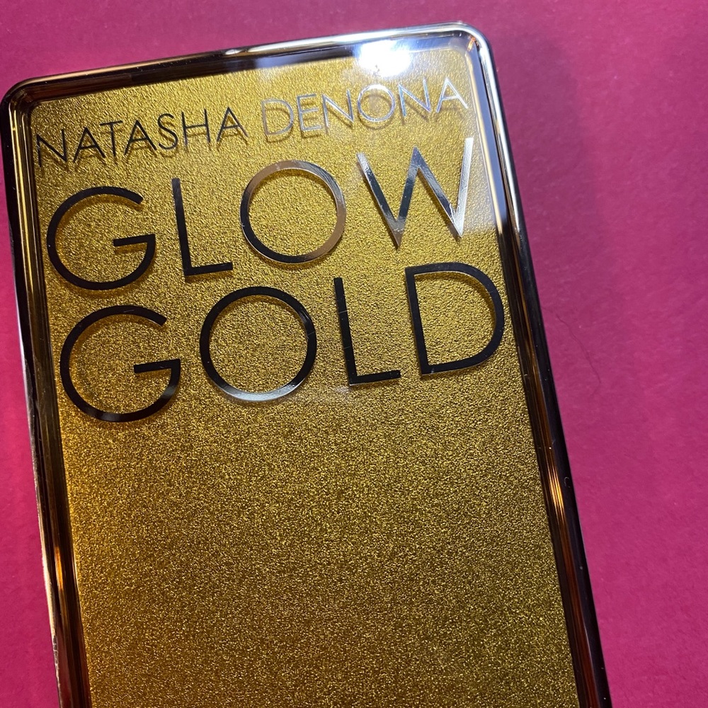 Natasha Denona glow gold highlighter